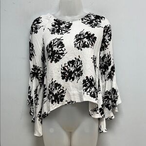 ASTR The Label Floral Bell Sleeve Blouse | XS NWT